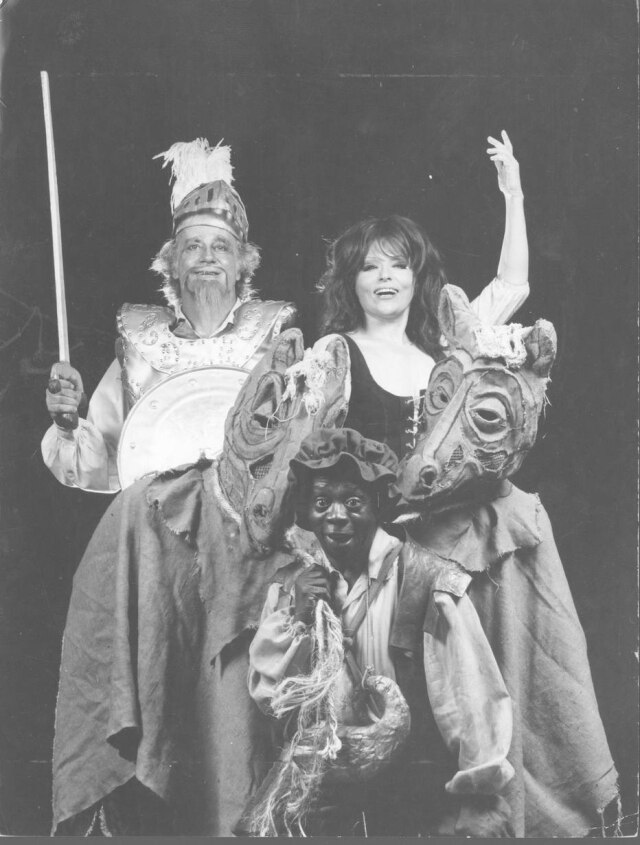 Arquivo / Estadão Grande Otelo ao lado de Bibi Ferreira e Paulo Autran em divulgação do musical 'O Homem de La Mancha', que inaugurou o Teatro Adolfo Bloch no Rio de Janeiro, em 1972.