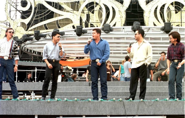 Monica Zarattini / Estadão 'Amigos' durante ensaio para o show do especial de 1998.
