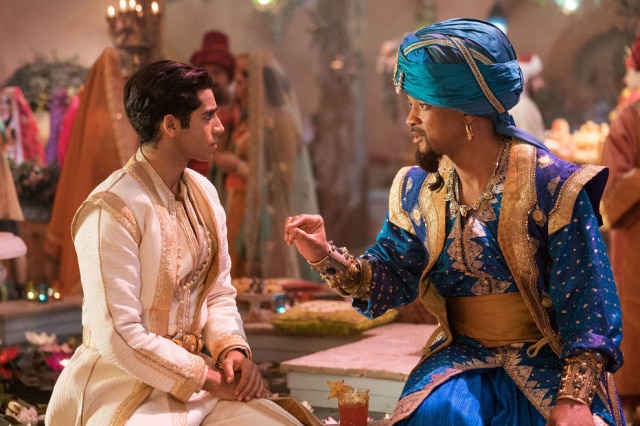 Daniel Smith/Walt Disney Pictures Os atores Mena Massoud e Will Smith em 'Aladdin'.