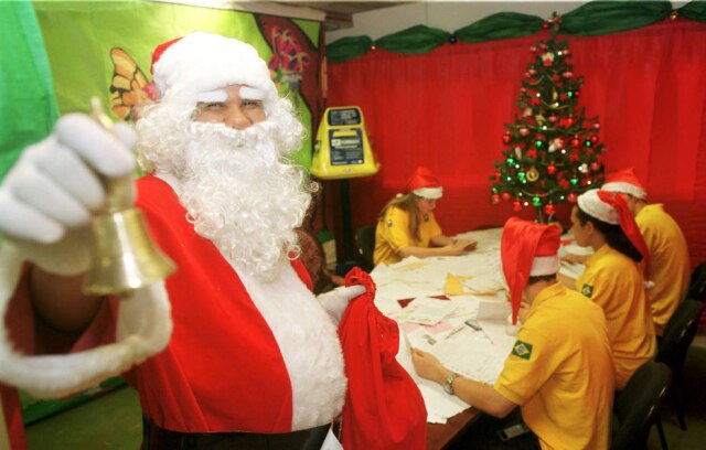Valeria Gonçalves / Estadão Seleção de cartinhas enviadas ao Papai Noel em campanha dos Correios realizada em 2000.