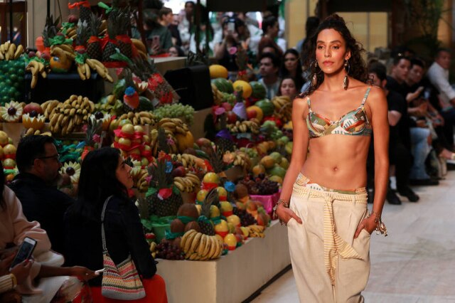 Hélvio Romero/ Estadão Desfile da Água de Coco, na sala de eventos do Mercado Municipal de São Paulo, em agosto