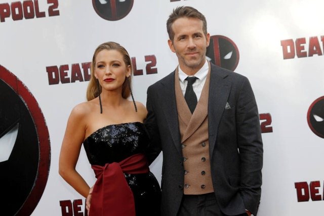 Shannon Stapleton/ Reuters Blake Lively e o marido Ryan Reynolds posam no tapete vermelho de estréia de 'Deadpool 2', em maio de 2018