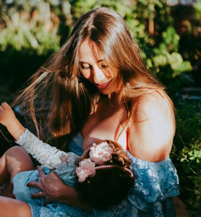 Cedida por Fabiana Leite Graciano Depois de não conseguir amamentar o primogênito Eduardo, Willana se informou mais e pôde oferecer o próprio leite para a filha Ana Carolina.