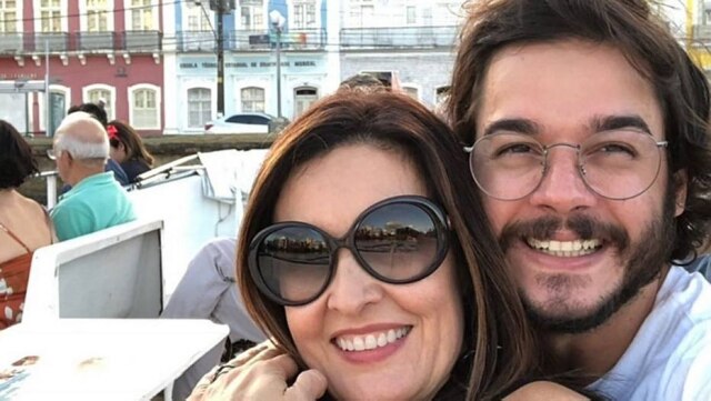 Instagram/@fatimabernardes Juntos há quatro anos e sete meses, Túlio Gadêlha desmente crise no relacionamento com Fátima Bernardes.