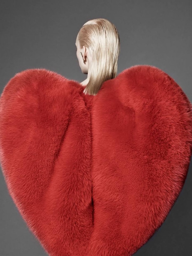 Divulgação Detalhes da coleção "La Collection de Paris", de Yves Saint Laurent