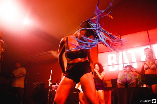 Matheus Thierry/Deu Zebraa Durante a festa há uma batalha de twerk no palco.