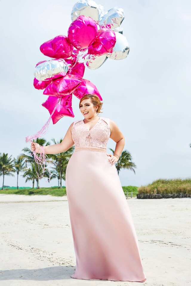 Divulgação Linha de vestidos de festa plus size Juliana Romano para Dolps.