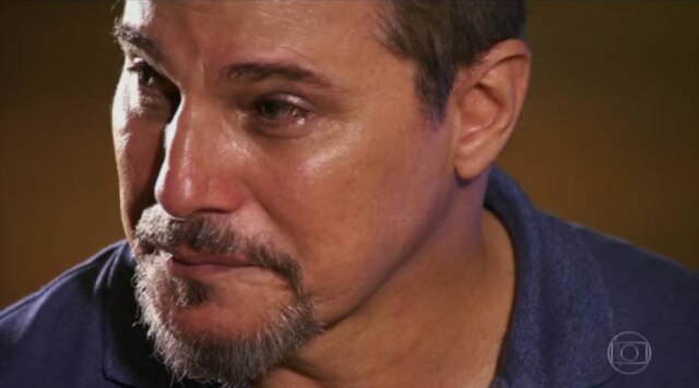 Reprodução/ Globo Edson Celulari chora ao relembrar o período em que descobriu que estava com câncer
