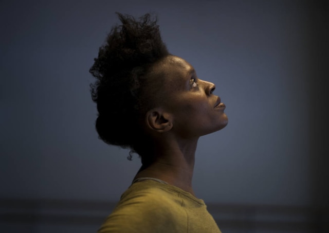 Todd Heisler/The New York Times Okwui Okpokwasili estreou uma parceria com seu marido no New York Live Arts.