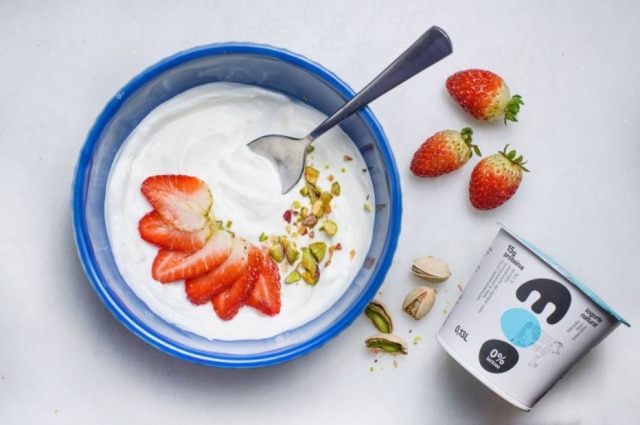 A receita leva quatro vezes mais leite que os iogurtes tradicionais e o dobro do iogurte grego.