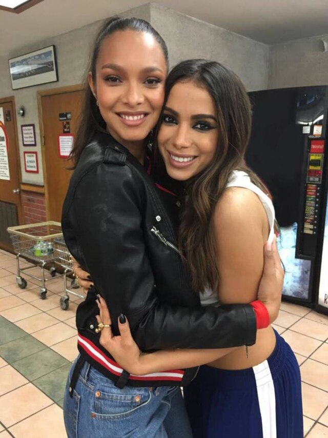 Acervo Pessoal Lais Ribeiro Lais Ribeiro e Anitta nos bastidores da gravação de 'Paradinha'