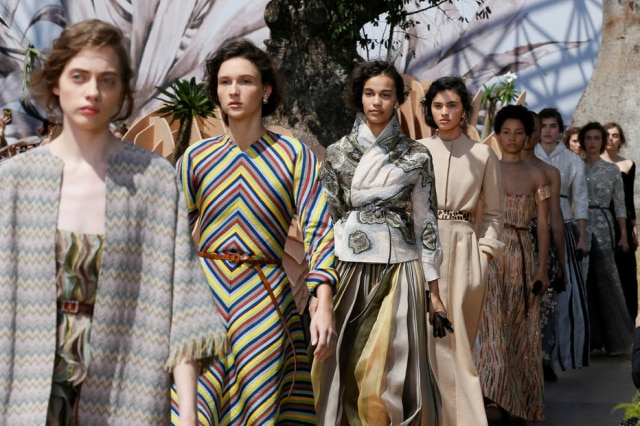 REUTERS/Gonzalo Fuentes O desfile da Dior é um dos eventos mais importantes da Semana de Alta Costura