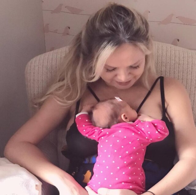 Instagram/eliana Manuela, filha da apresentadora Eliana, completa uma semana de vida.