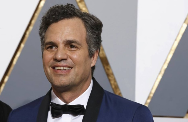 Adrees Latif/Reuters O ator Mark Ruffalo explicou o que aconteceu para ele ter vazado os minutos iniciais de 'Thor: Ragnarok' durante a premiere do filme