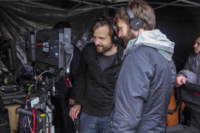 Jackson Lee Davis/Netflix/Divulgação A Netflix desmentiu rumores que os irmãos Duffer deixariam a produção da série 'Stranger Things' após o fim da terceira temporada