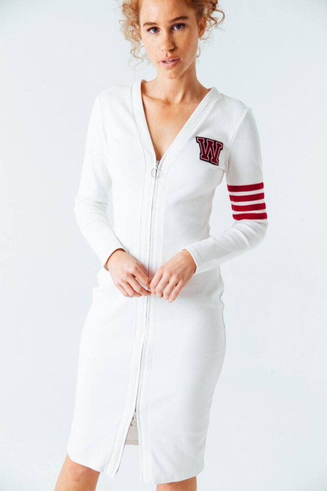 Divulgação/Serena Williams O vestido inspirado nas jaquetas 'college' está disponível por 195 dólares