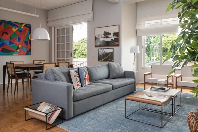 Evelyn Müller Com a iluminação natural bem abundante do apartamento, o uso de spots e pendentes aparentes foi a alternativa para não rebaixar o teto com forro de gesso, valorizando a amplitude do pé-direito