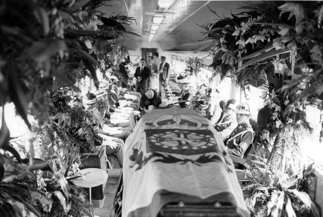 Solano José de Souza/Estadão Os restos mortais de D. Pedro I são transportados para celebração dos 150 anos da Independência, 1972
