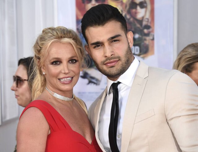 Jordan Strauss/Invision/AP Britney Spears e Sam Asghari na première de 'Era Uma Vez Em... Hollywood' em 2019. Os dois se casaram nesta quinta-feira, 9 de junho, em uma cerimônia na casa da cantora.