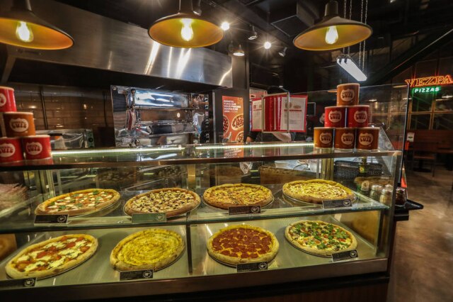 Gabriela Bilò / Stadium Showcase of the Vezpa pizzeria, in Pinheiros.