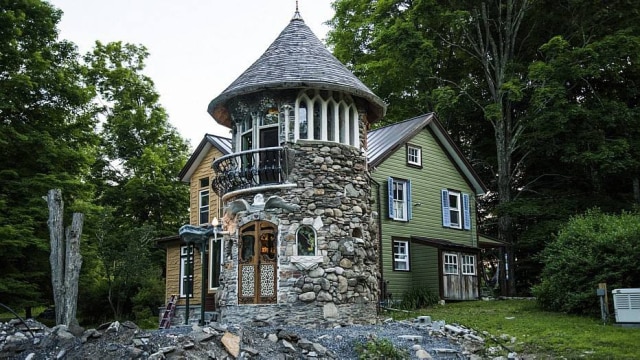 Randy Harris/The New York Times A fantástica torre de pedra e tijolos era um sonho de Melissa Leo, que a construiu com a ajuda de amigos