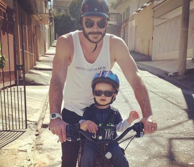 Reprodução/Instagram O ator Kiko Pissolato costuma andar de bicicleta diariamente.