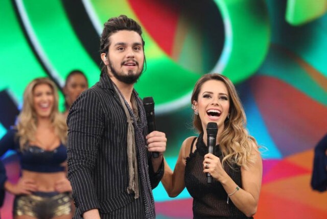 Divulgação/Carol Caminha/Gshow Sandy e Junior cantam 'A Lenda' juntos.