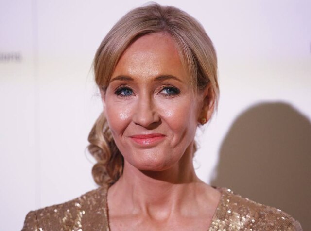 Olivia Harris/Reuters A autora J.K. Rowling se manifestou a respeito das críticas dos fãs quanto à presença de Johnny Depp em 'Animais Fantásticos'