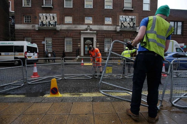 Daniel Leal-Olivas/AFP O St. Mary's Hospital, em Londres, começa a se preparar para o nascimento do terceiro filho de Kate Middleton e príncipe William