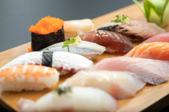 Daniel Teixeira|Estadão Clássicos. Sushis e sashimis com peixes frescos e sem invencionice