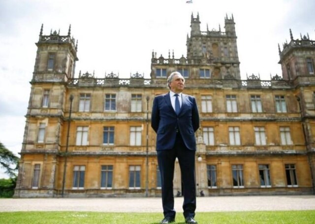 REUTERS/Henry Nicholls Ator britânico Jim Carter, que concedeu entrevista à Reuters, na frente do Castelo de Highclere, em Hampshire, Grã-Bretanha.
