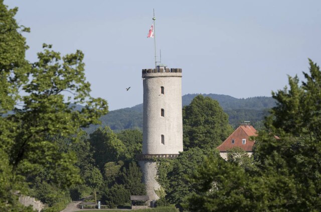 Friso Gentsch/dpa via AP Vista de um castelo na cidade alemã de Bielefeld.