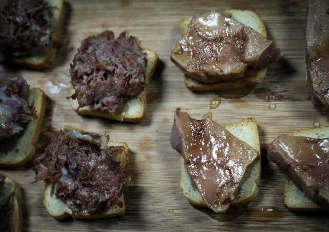 Bebeto Matthews/NYT Foie gras é servido em cerca de mil restaurantes da cidade de Nova York.