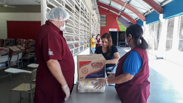 Divulgação/Unibes Para evitar risco de contágio, a Unibes adotou todas as medidas de segurança, como distanciamento, uso de máscaras e luvas para o manejo dos alimentos.