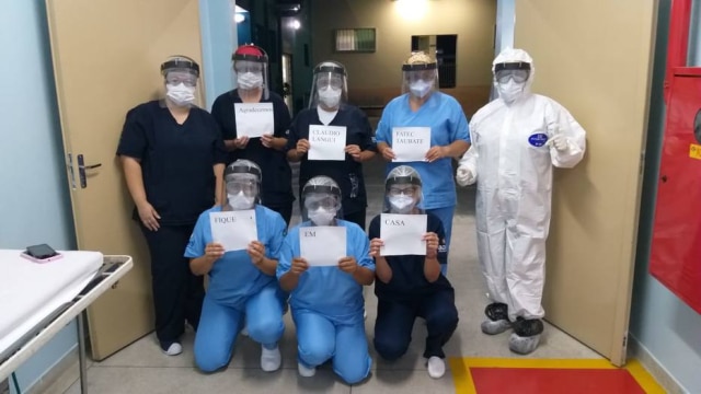 cedida por Leonardo Argollo Profissionais do Pronto Socorro Municipal de Pindamonhangaba, no interior de São Paulo, ganharam escudos faciais de alunos da Fatec de Taubaté.