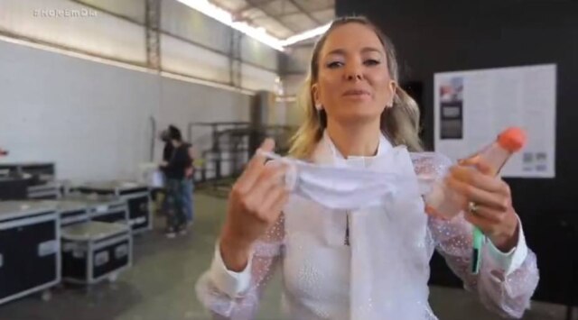 Reprodução de 'Canta Comigo Teen' (2020) / Record TV Ticiane Pinheiro no 'Canta Comigo Teen', da Record
