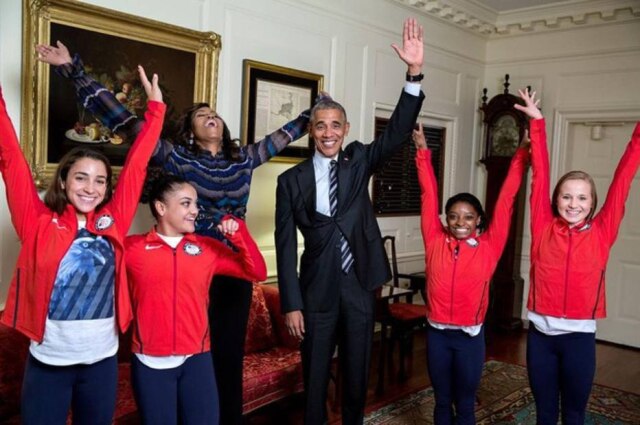 Reprodução/Instagram Michelle Obama e Barack Obama com atletas americanos.