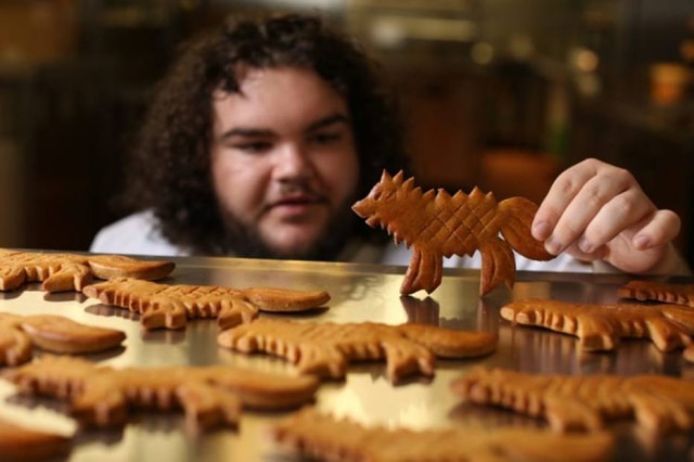 Deliveroo Ben Hawkey está vendendo biscoitos em forma de lobo, iguais aos que Torta Quente deu para Arya na série.