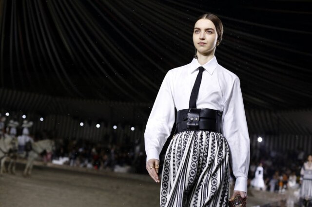 AP Photo/Thibault Camus Desfile da coleção cruise 2019 da Dior foi inspirado no mundo equestre