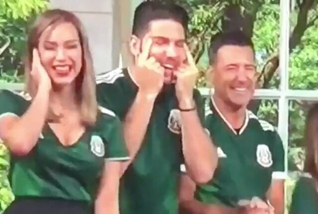 Reprodução de cena/Telemundo Apresentadores de programa do Telemundo foram suspenso após gestos pejorativos contra sul-coreanos.