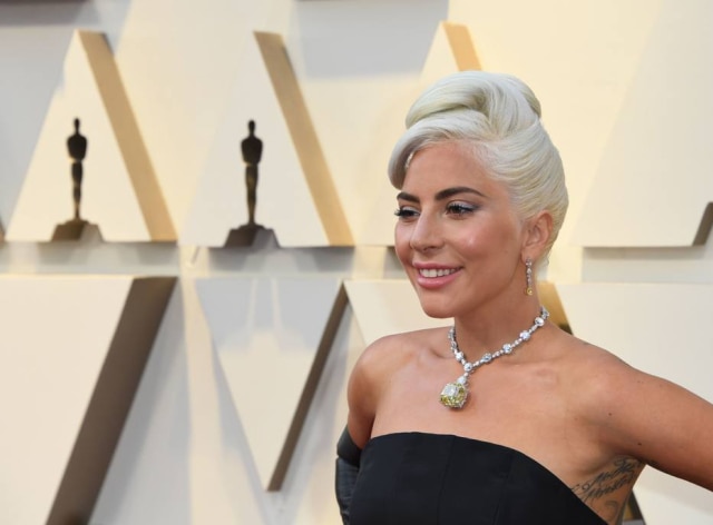 Mark Ralston / AFP Lady Gaga usa joia com diamante amarelo da Tiffany & Co.