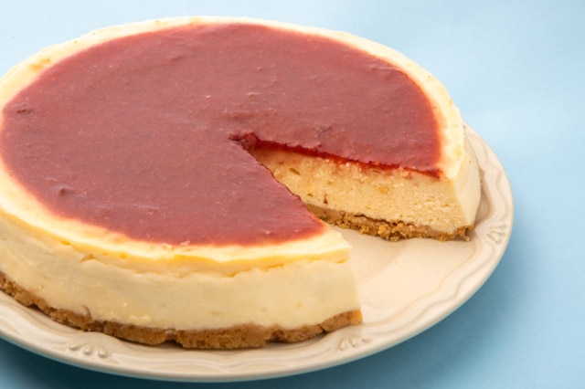 Um bom cheesecake é esponjoso e firme, com a textura sedosa e a base crocante