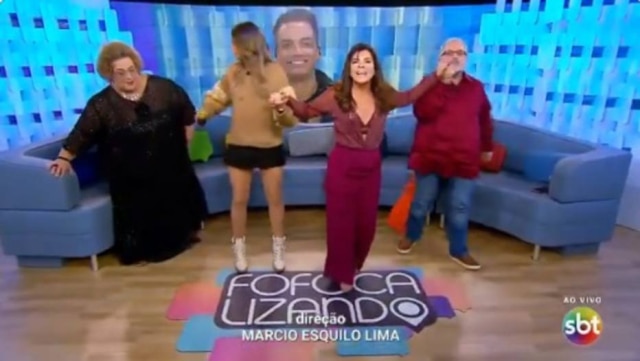 Reprodução de 'Fofocalizando' (2019) / SBT Mara Maravilha ao lado de Livia Andrade, Leão Lobo e Mamma Bruschetta no 'Fofocalizando'.