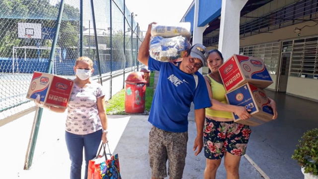 Divulgação/Unibes Ao recolher os valores doados por colaboradores, Unibes realiza entrega de cestas básicas para famílias em vulnerabilidade por causa da pandemia de coronavírus.