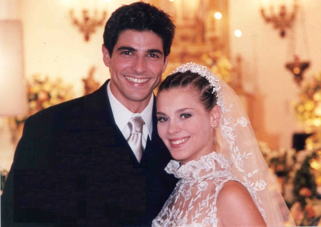 Cristiana Isidoro / Globo / Divulgação Reynaldo Gianecchini (Edu) e Carolina Dieckmann (Camila) em cena de casamento na novela 'Laços de Família'