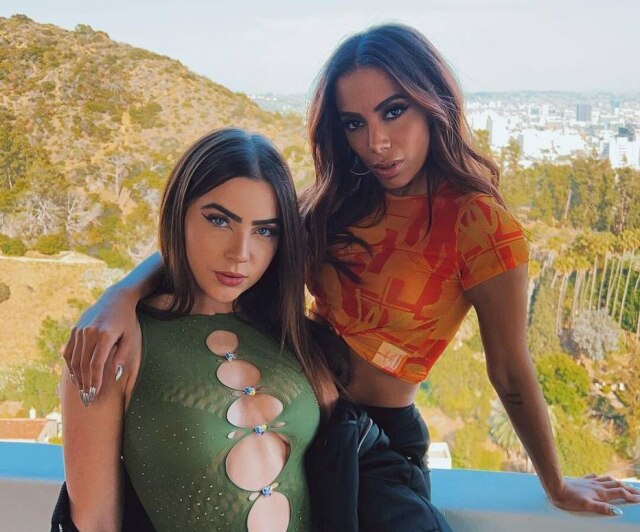 Instagram/@jadepicon Jade Picon gravou vídeo dançando a música 'Gata', de Anitta, ao lado da cantora.