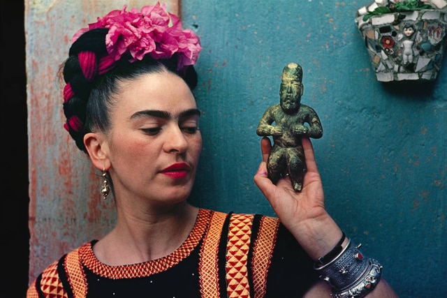 divulgação Frida Kahlo em 1939: estética que atravessa gerações
