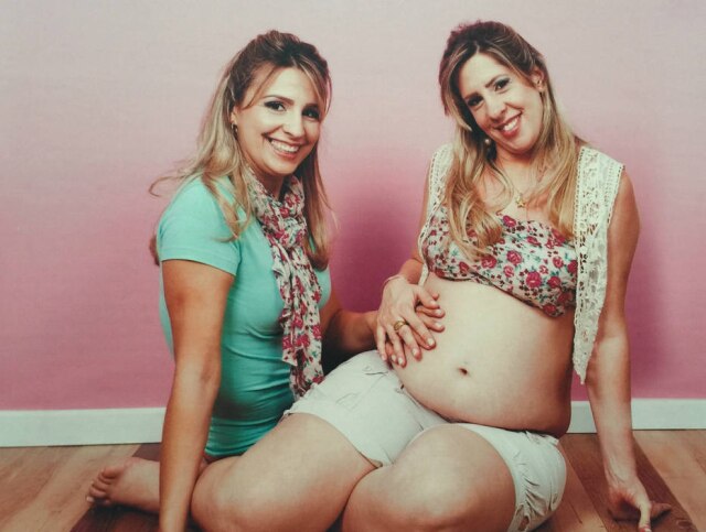 Arquivo Pessoal Vanessa e a irmã, Talita, grávida de Manuella