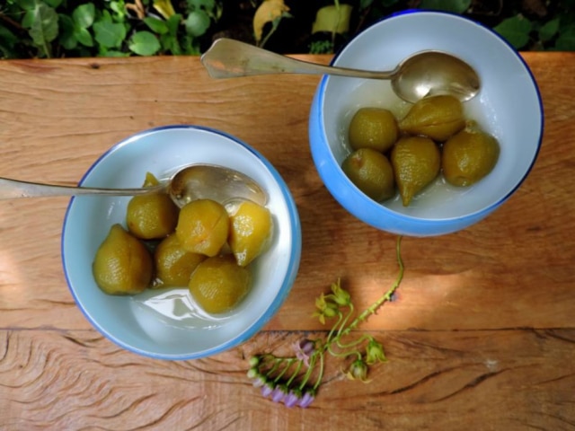 Neide Rigo| Estadão Compota de pêssego verde. Doce pronto pode ser servido puro ou acompanhado de sorvete, nata, creme batido, iogurte