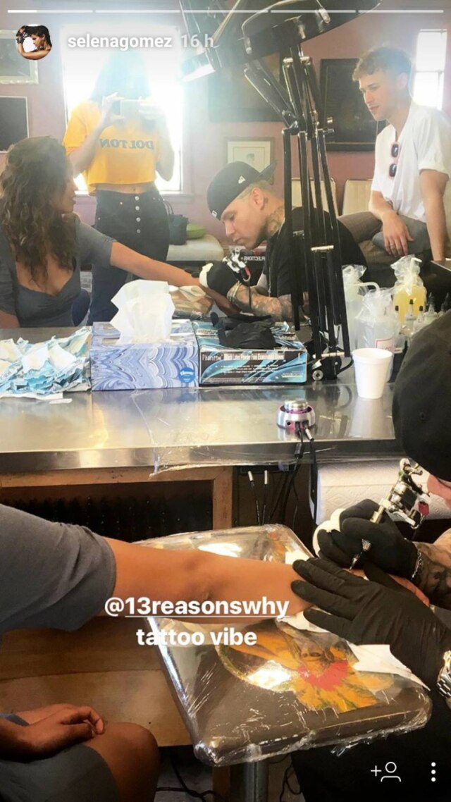 Instagram @selenagomez Imagem no estúdio de tatuagem